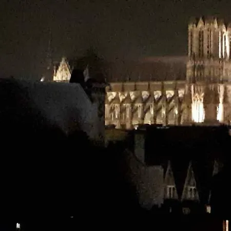 Appart' Place Erlon Hypercentre Vue Cathedrale !! * Реймс