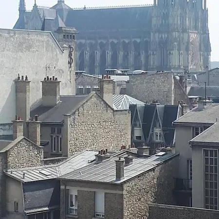 Appart' Place Erlon Hypercentre Vue Cathedrale !! Реймс
